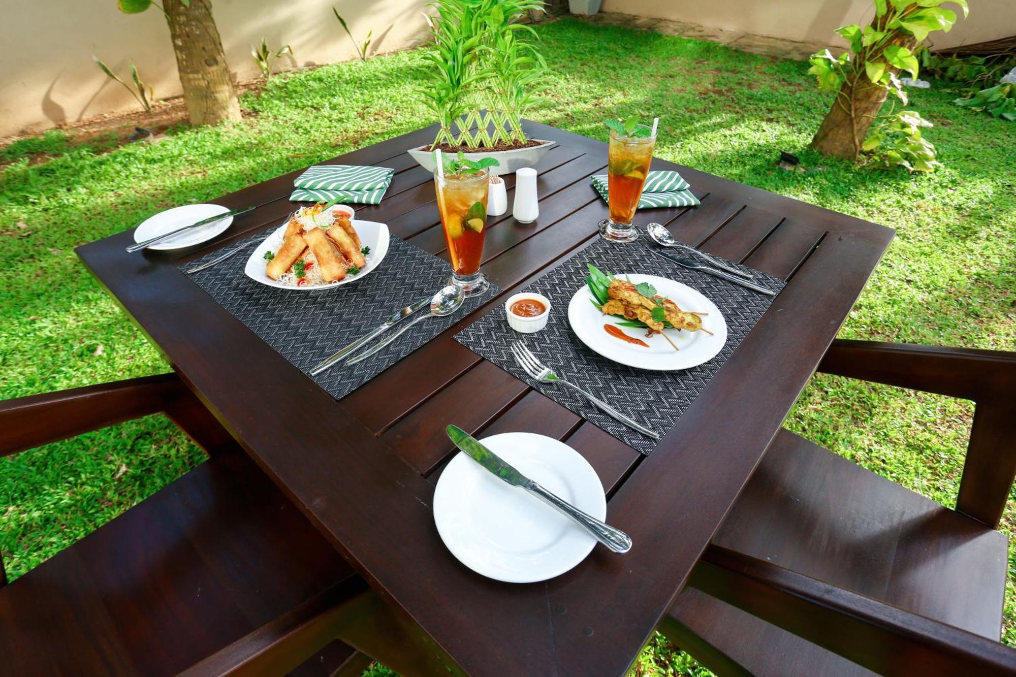 Riviera Tide Hotell Bentota Eksteriør bilde